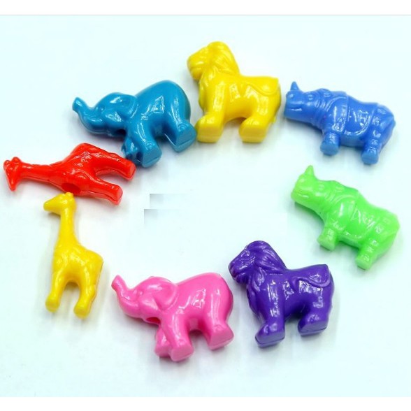 P132-9 M2 / 10-50gam Hỗn hợp voi, tê giác, hưu,sư tử nhựa có lỗ xỏ 4mm làm đồ chơi, trang trí