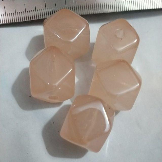 24gam Hạt nhựa đa giác nhiều góc cạnh 20mm