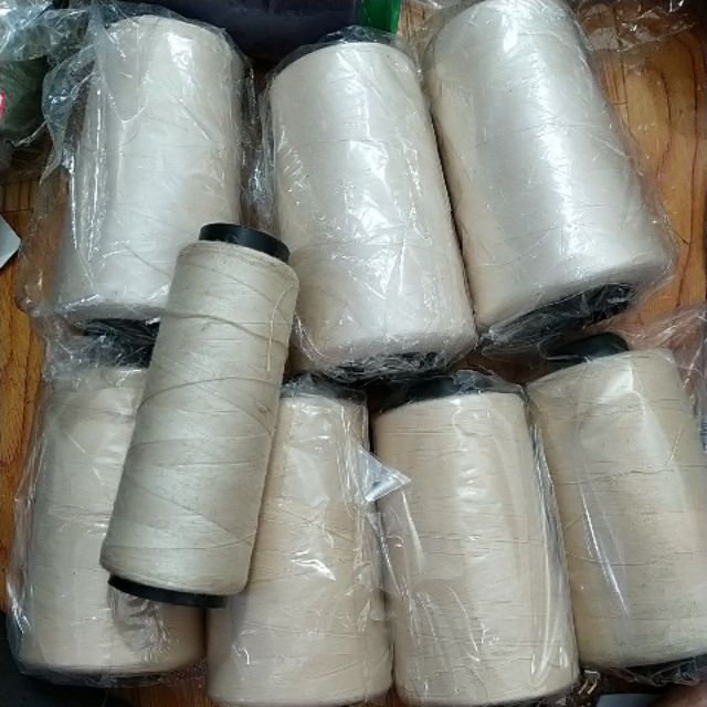 Thành cuộn chỉ màu kem đậm 5000m