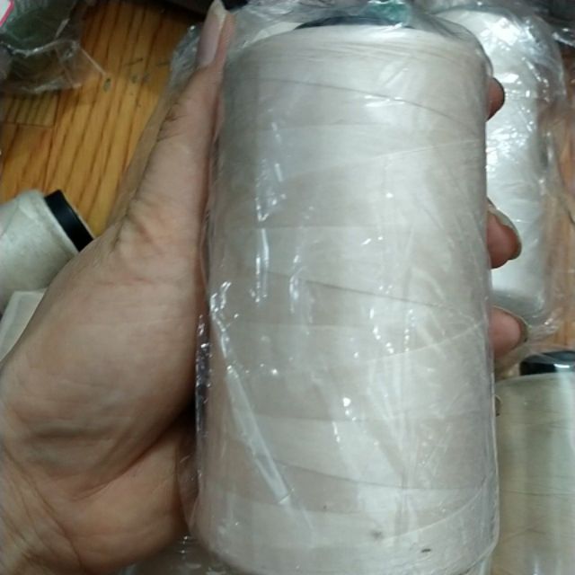 Thành cuộn chỉ màu kem đậm 5000m