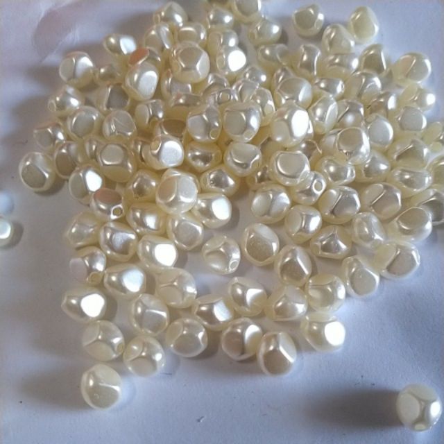 10-50gam hạt nhựa kiểu hạt lựu 4x6mm màu kem