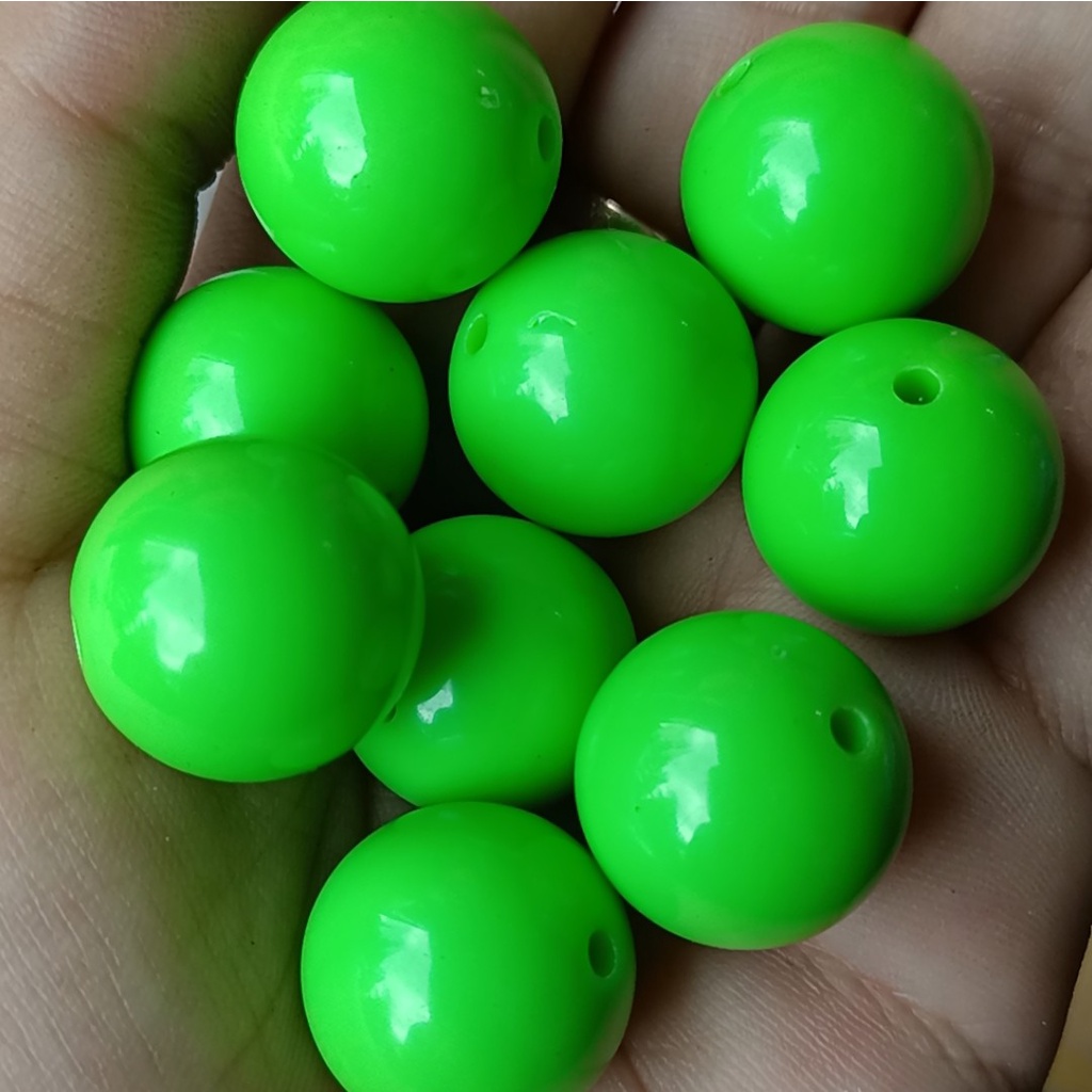 hạt nhựa 18mm tròn bóng đep nhiều màu có lỗ xỏ dây cỡ 2mm