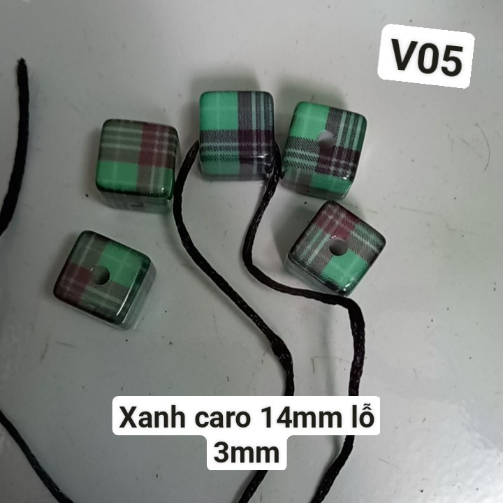 10gam hạt nhựa vuông, hình thoi có lỗ xỏ  16mm- V01, V02- V03- V04