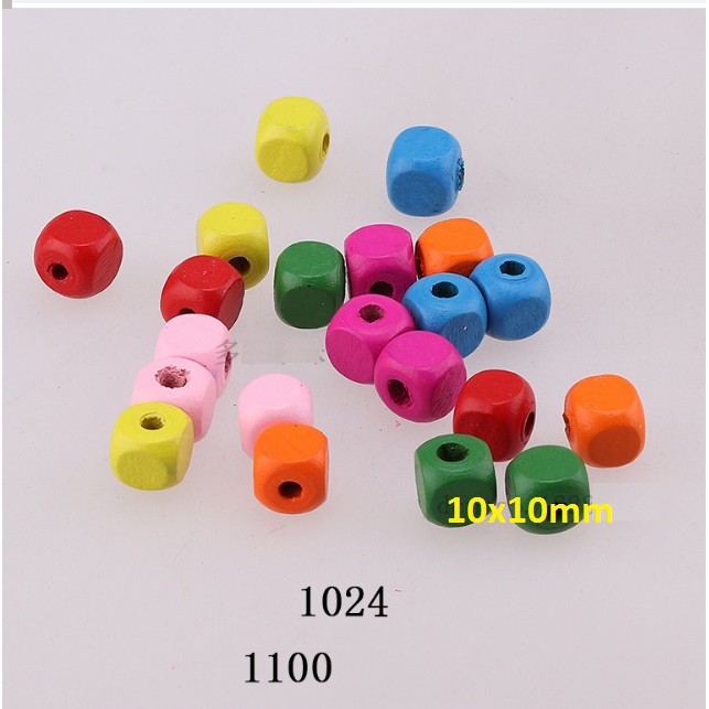 10-20 hạt gỗ vuông trơn& chữ nhiều màu làm đồ chơi, trang trí thủ công(5gam)