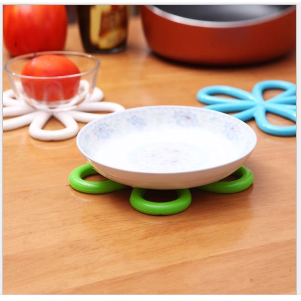Miếng lót nồi, chảo silicon chịu nhiệt hình bông hoa bảo vệ mặt bàn