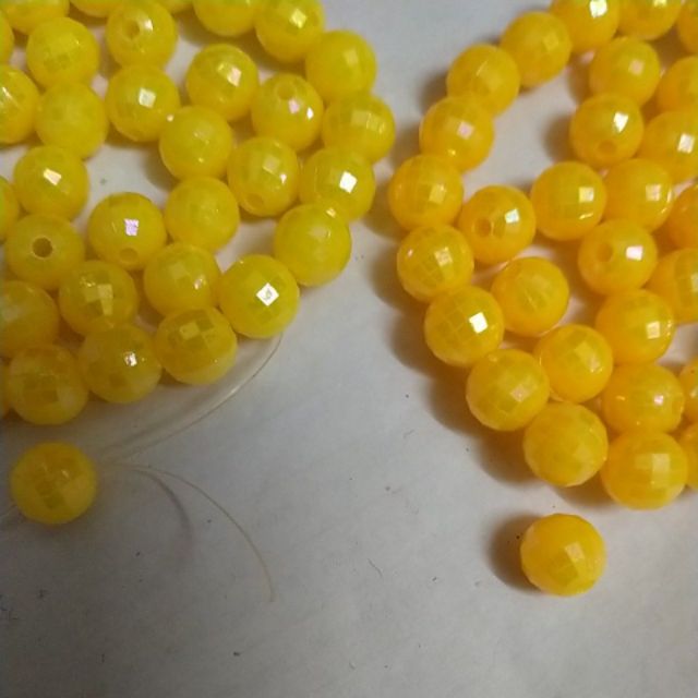 40-200 Hạt nhựa 8mm tròn vát cạnh màu vàng có lỗ xỏ  làm vòng trang sức