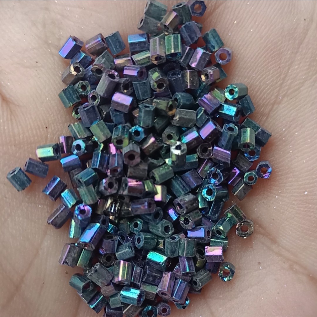 10 gam cườm gẫy dài 2,5-3mm các màutrang trí trang sức vòng tay, vòng cổ, dây đeo khẩu tang, đính trang trí quần áo....
