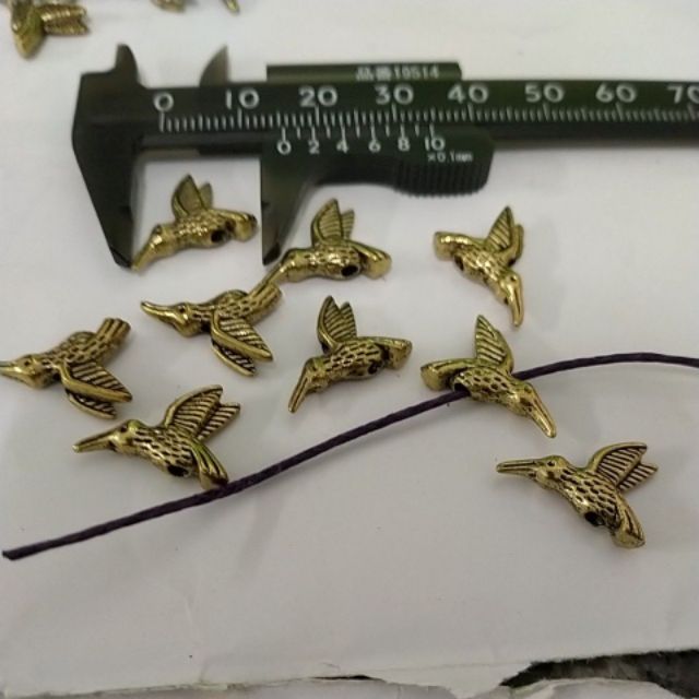 5 Charm xỏ vòng con chim vàng cổ