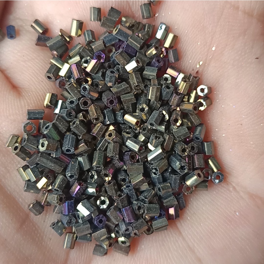 10 gam cườm gẫy dài 2,5-3mm các màutrang trí trang sức vòng tay, vòng cổ, dây đeo khẩu tang, đính trang trí quần áo....