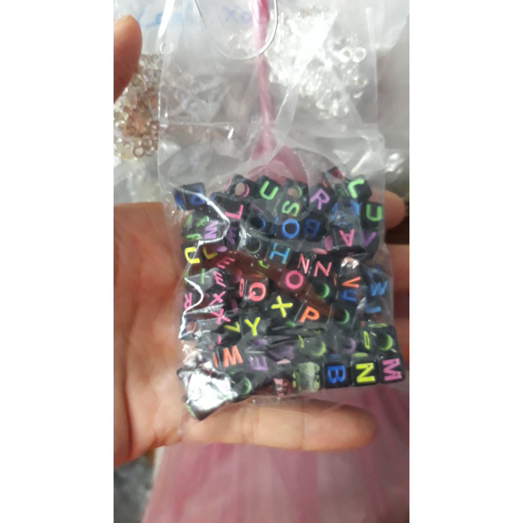 hạt chữ cái vuông gói/ 20 viên (thường)