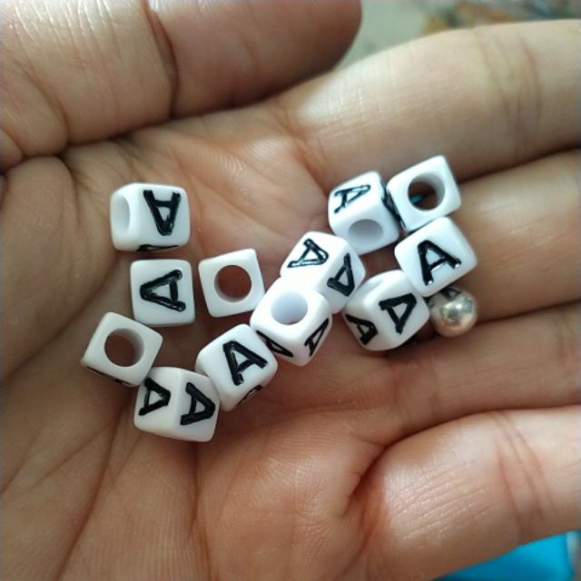 Gói 5gam chữ A - 20;hạt nhựa vuông 7mm