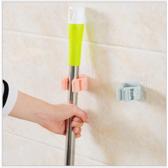 Móc dán tường giữ cây lau nhà / treo chổi không thấm nước