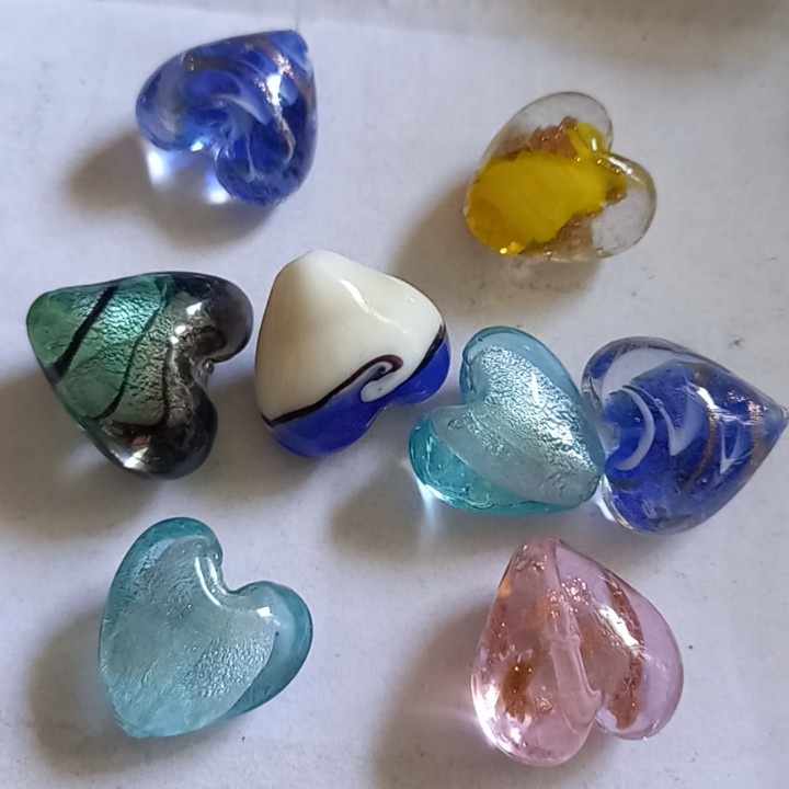 2 Hạt charm thủy tinh  trái tim, tròn in hoa văn làm vòng handmade, trang trí thủ công tùy thích