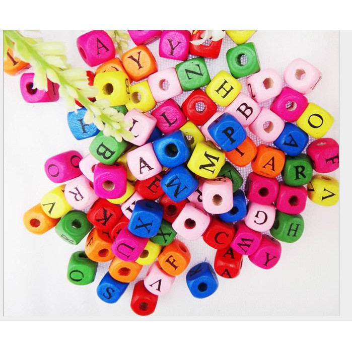 50/100gam hạt gỗ vuông in chữ nhiều màu 8/10mm
