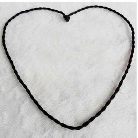 vòng cổ dây se sẵng màu đỏ /đen may mắn