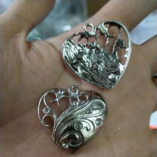 Mặt trái tim hoa văn 30x30mm