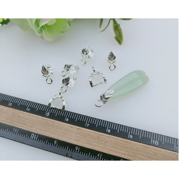 1 kẹp mặt dây chuyền chiếc lá (p160-9)