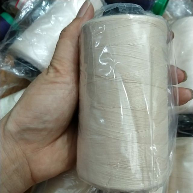 Thành cuộn chỉ màu kem đậm 5000m
