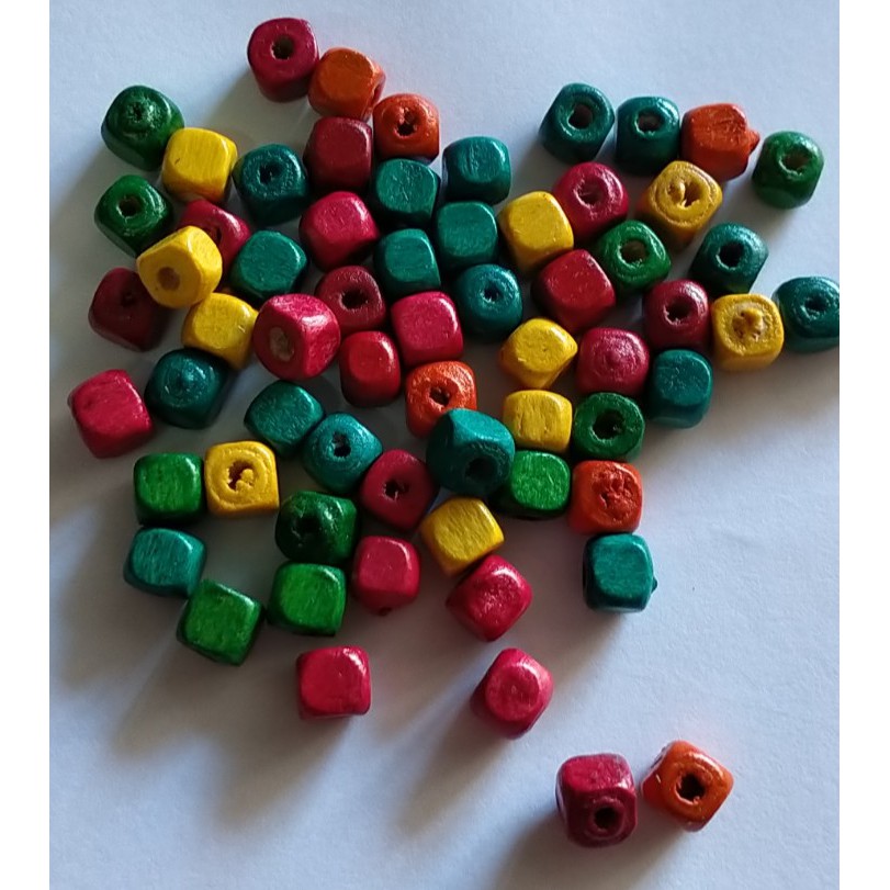 (P118-1/6) 5-25gam hạt gỗ vuông nhiều màu nhiều size có lỗ xỏ làm thủ công, đồ chơi, trang trí diy