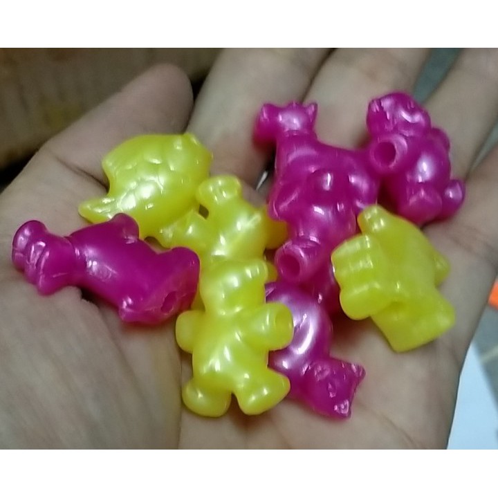 P132-8 M6/ 10-50gam Hỗn hợp cá, mèo ,gấu, chó nhựa xanh tím có lỗ xỏ 4mm làm đồ chơi, trang trí
