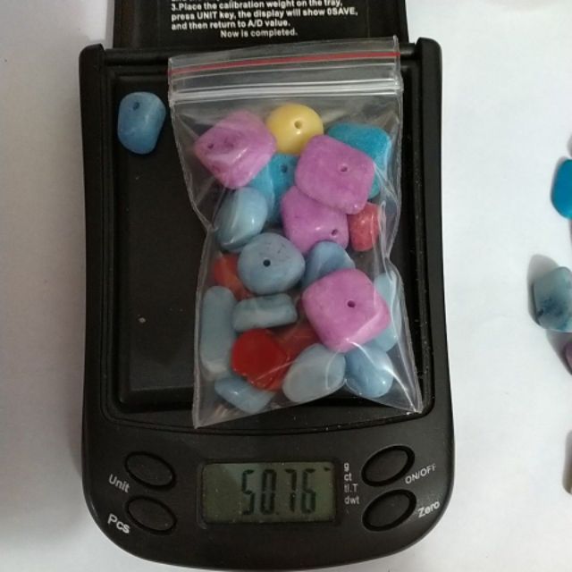 50gam đá sỏi nhiều màu có lỗ xỏ-DVS002