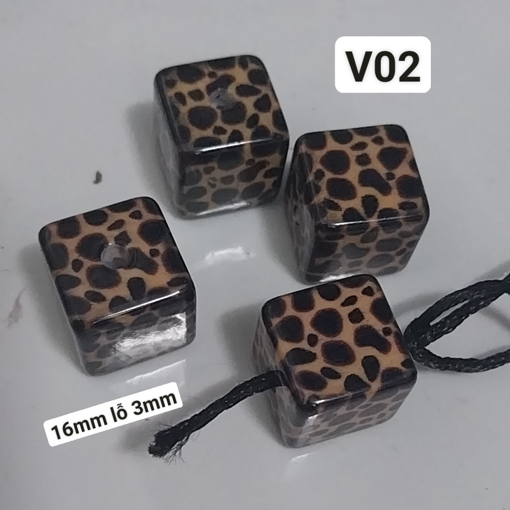10gam hạt nhựa vuông, hình thoi có lỗ xỏ  16mm- V01, V02- V03- V04