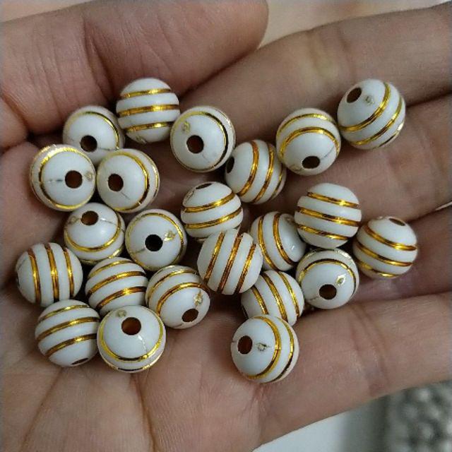 Hạt nhựa tròn hoa văn tvàng 10mm-THV07