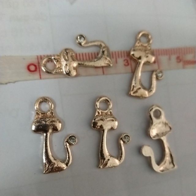 Gói 2 mặt mèo đuôi đính đá vàng nhạt