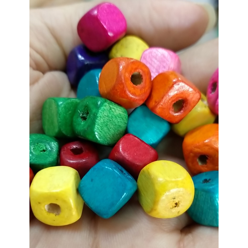 (P118-1/6) 5-25gam hạt gỗ vuông nhiều màu nhiều size có lỗ xỏ làm thủ công, đồ chơi, trang trí diy