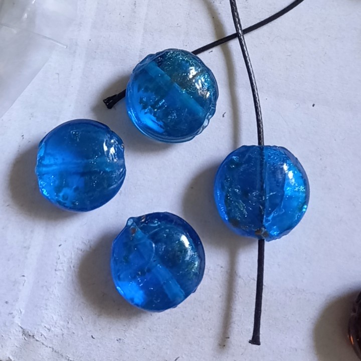 2 Hạt charm thủy tinh  trái tim, tròn in hoa văn làm vòng handmade, trang trí thủ công tùy thích