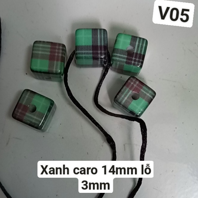 10gam hạt nhựa vuông, hình thoi có lỗ xỏ  16mm- V01, V02- V03- V04