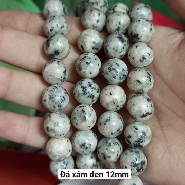 1 viên đá xám đen có lỗ xỏ 1mm đến 1,5mm size 8mm 10mm 12mm