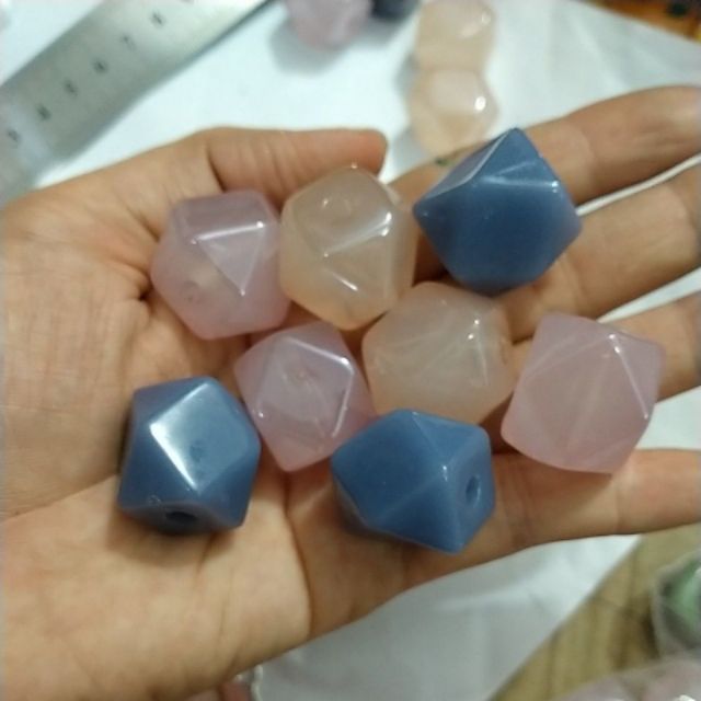 24gam Hạt nhựa đa giác nhiều góc cạnh 20mm