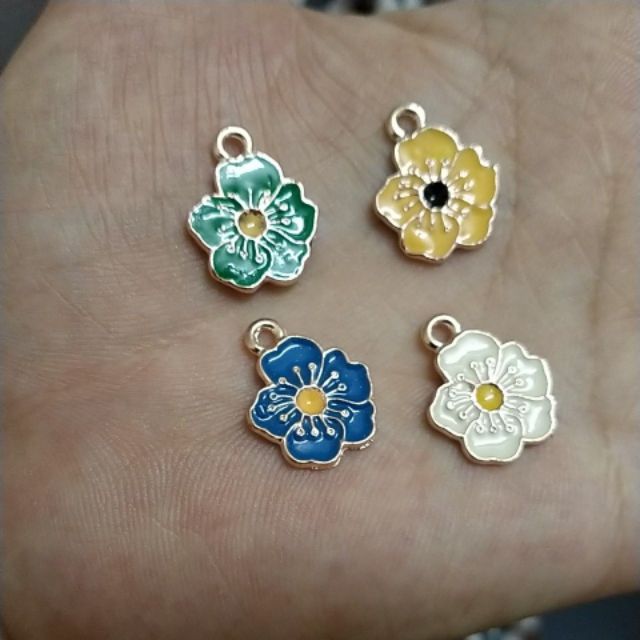 2 cái Mặt hoa 5 cánh nhiều màu