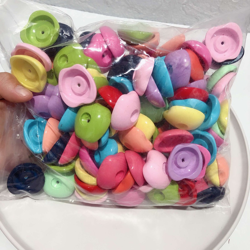 5-20 Miếng-O106- patch nhựa hinh quả táo 31x32mm, lỗ 2mm