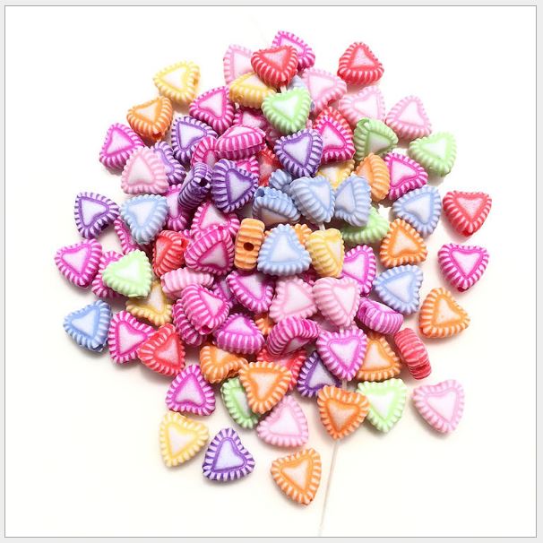10gam hạt nhựa trái tim các loại có lỗ xỏ làm vòng tay, vòng cổ, handmade tùy thích...