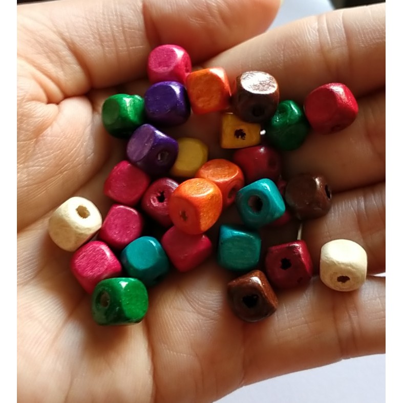 (P118-1/6) 5-25gam hạt gỗ vuông nhiều màu nhiều size có lỗ xỏ làm thủ công, đồ chơi, trang trí diy