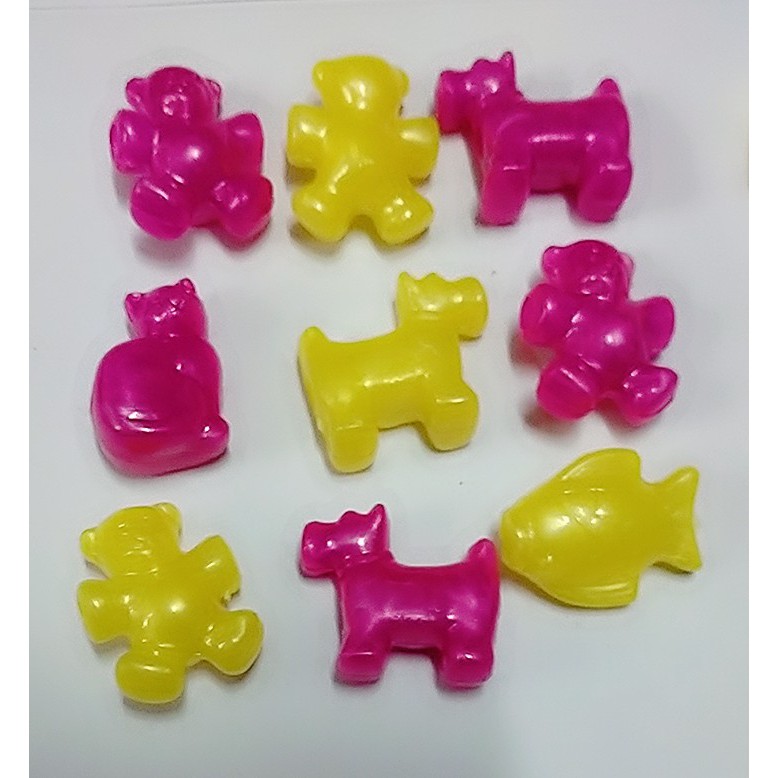 P132-8 M6/ 10-50gam Hỗn hợp cá, mèo ,gấu, chó nhựa xanh tím có lỗ xỏ 4mm làm đồ chơi, trang trí