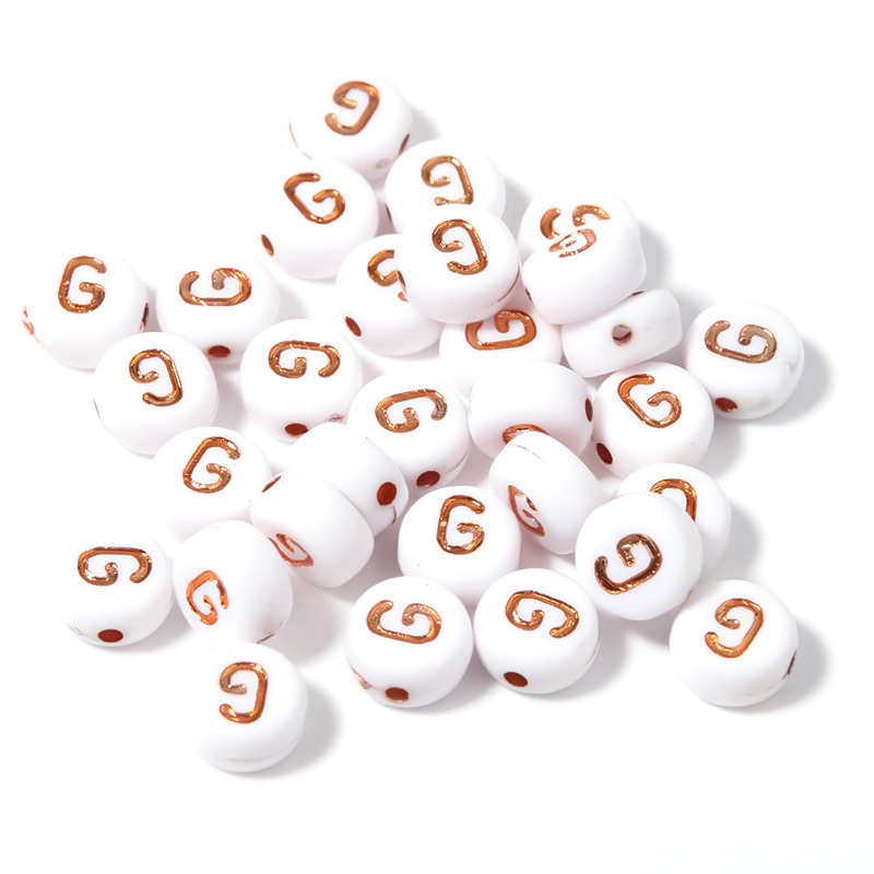 (chọn chữ) 50- 100 chữ nền trắng chữ vàng gold 4x7mm CÓ LỖ XỎ làm vòng hạt