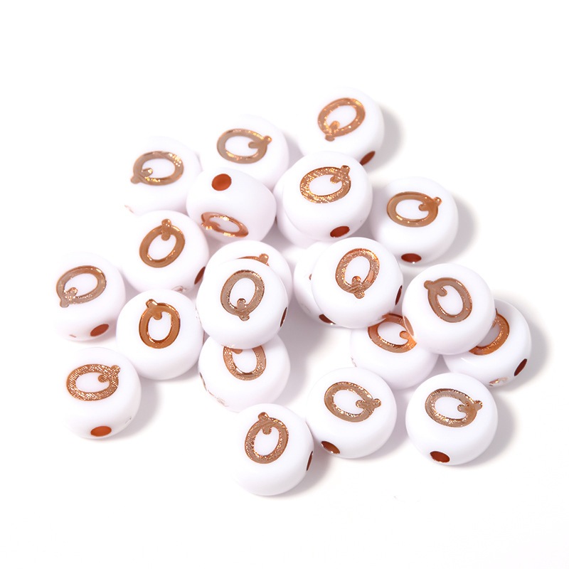 (chọn chữ) 50- 100 chữ nền trắng chữ vàng gold 4x7mm CÓ LỖ XỎ làm vòng hạt
