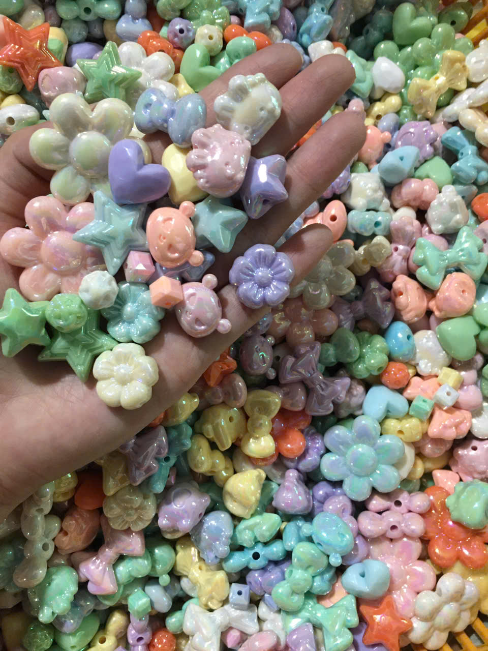 50-500gam charm to mix  ngẫu nhiên ,hạt charm holo  bóng đẹp có lỗ xỏ