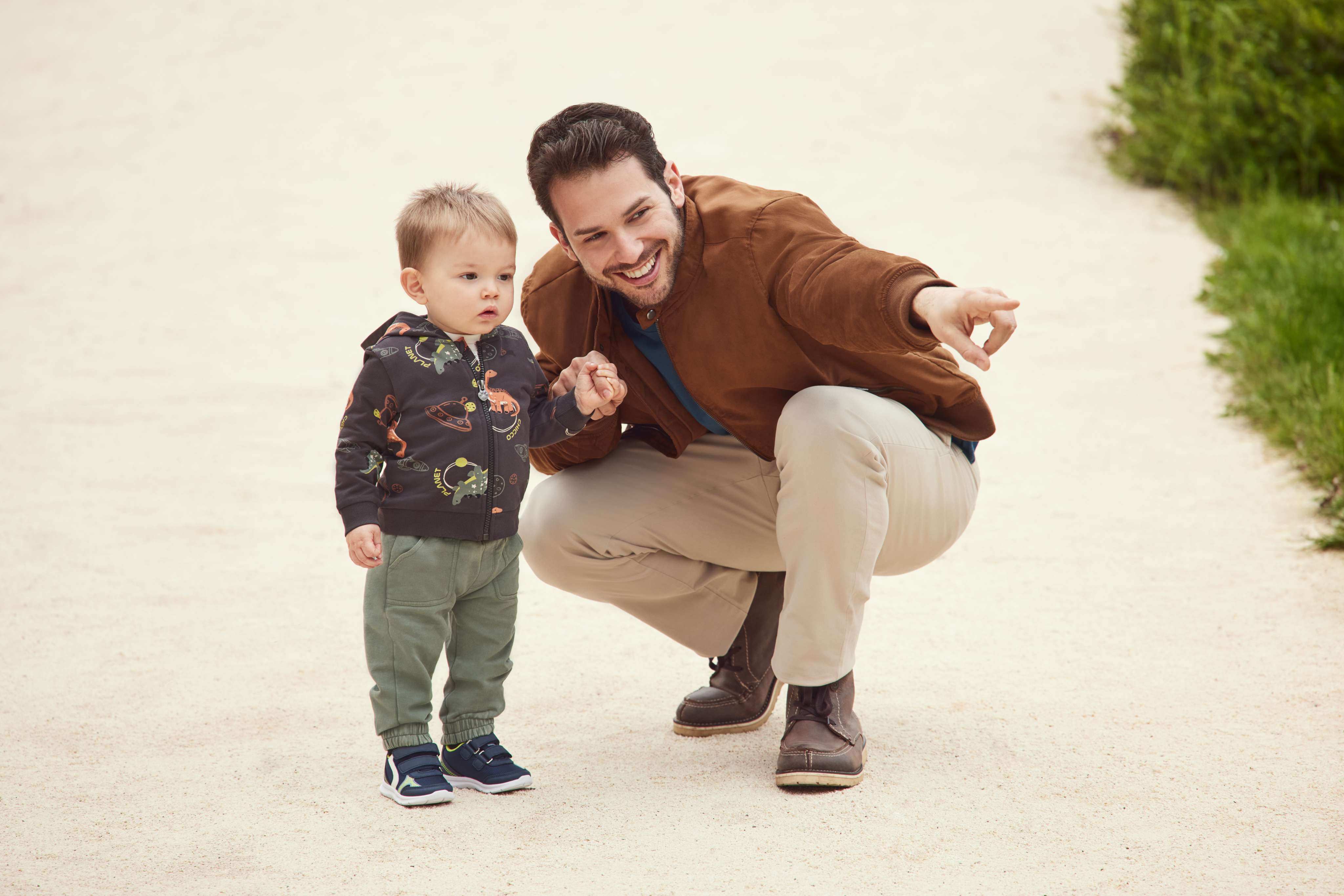 Giày tập đi trẻ em Chicco Gnomo màu xanh viền neon