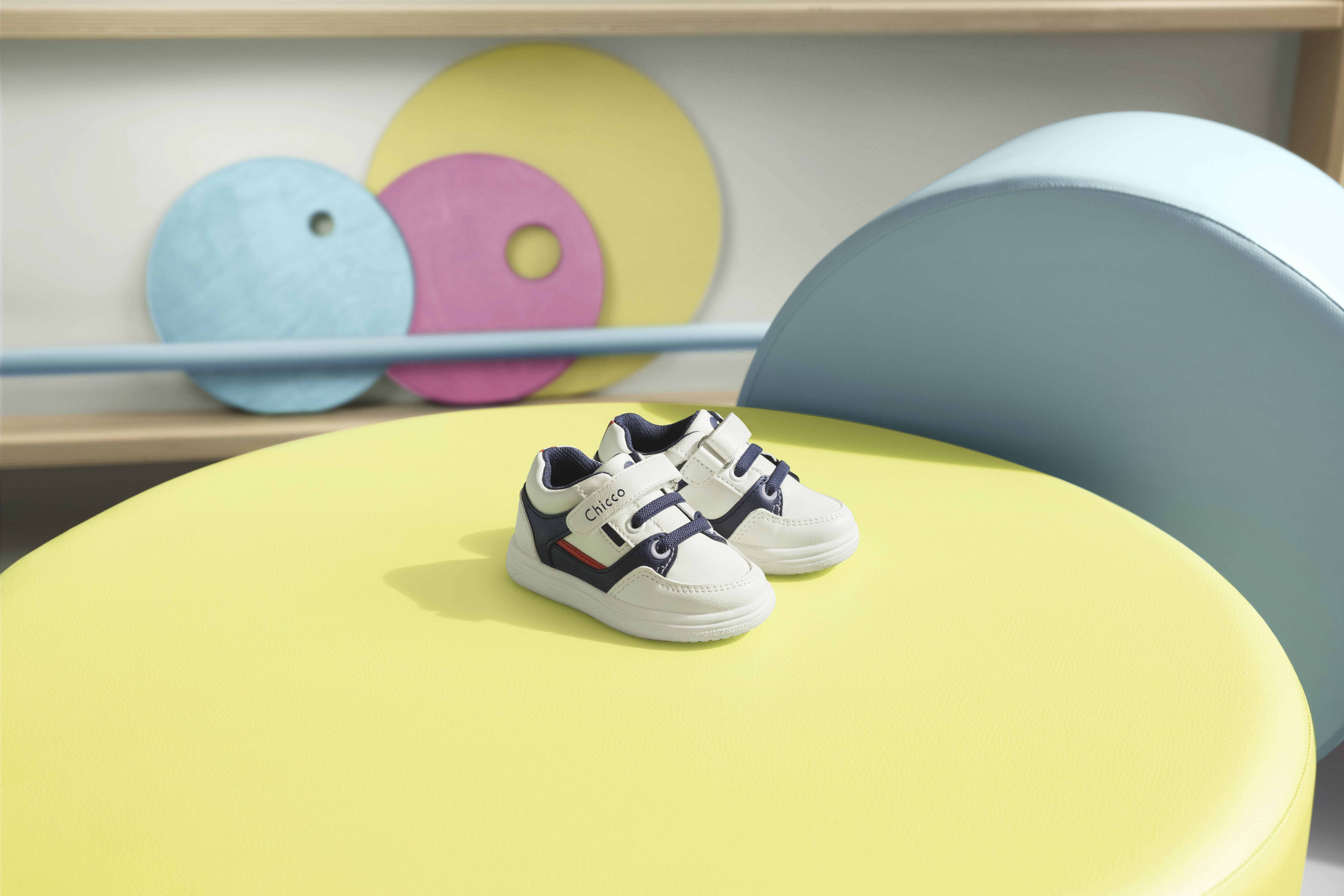 Giày tập đi trẻ em Chicco Guscio màu trắng xanh