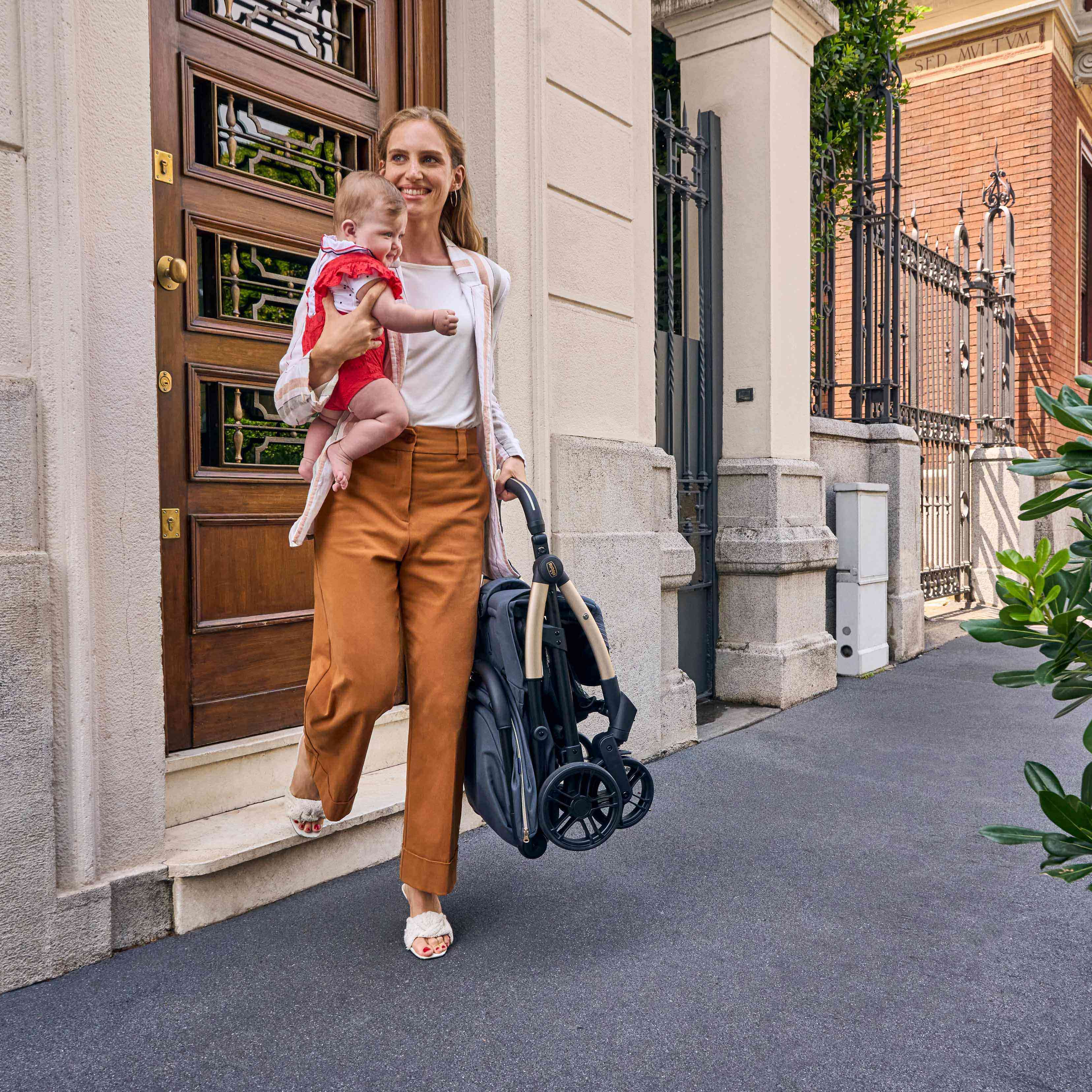 Xe đẩy gấp gọn Chicco Goody Xplus - Màu be