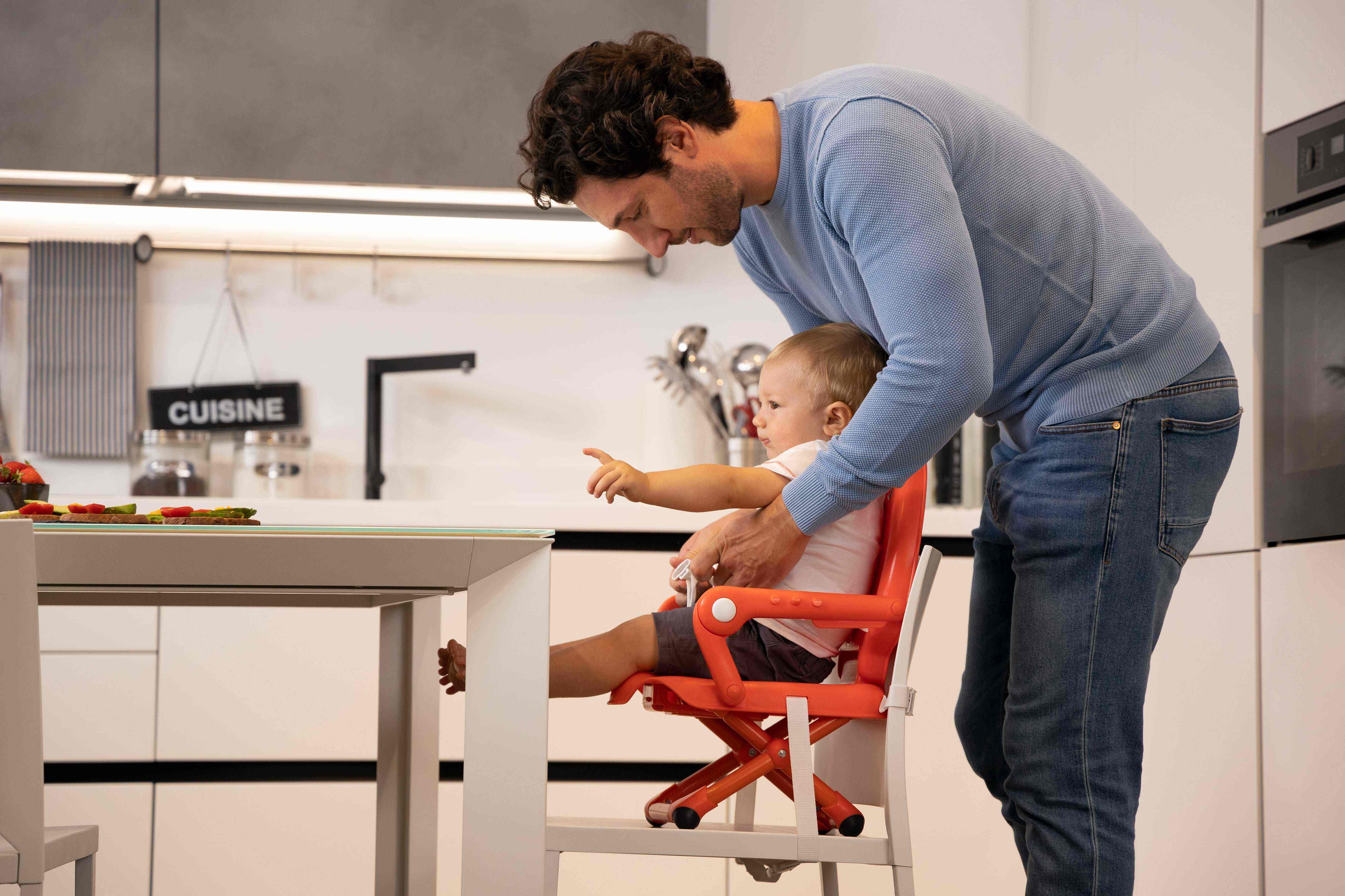 Ghế ăn dặm gấp gọn Chicco Pocket Snack Be Sữa