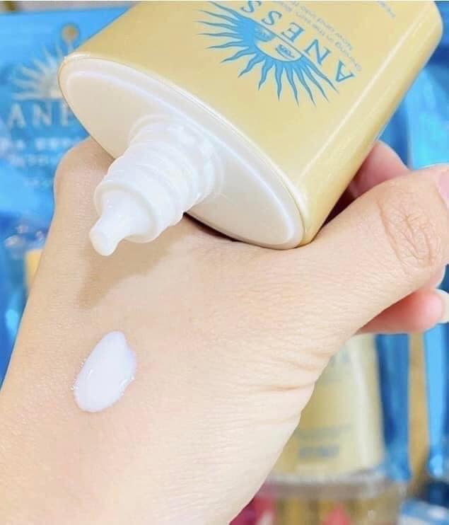 Kem Chống Nắng Dạng Sữa Chống Trôi Anessa Perfect UV Sunscreen Skincare Milk SPF50+/PA++++ 60ml