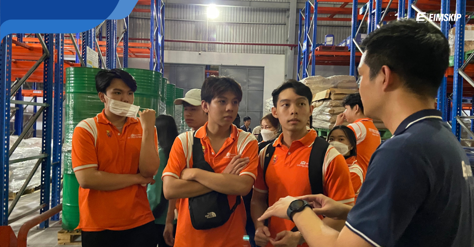 Eimskip cooperated with FPT Polytechnic School to organize a warehouse tour in Binh Duong