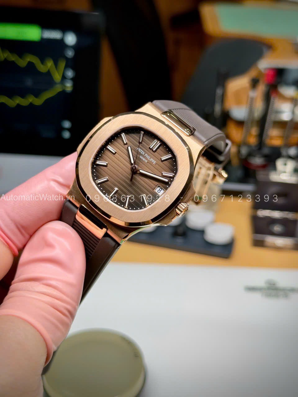 Ch Tac ng h Patek Philippe PP5711 vang h ng 18k