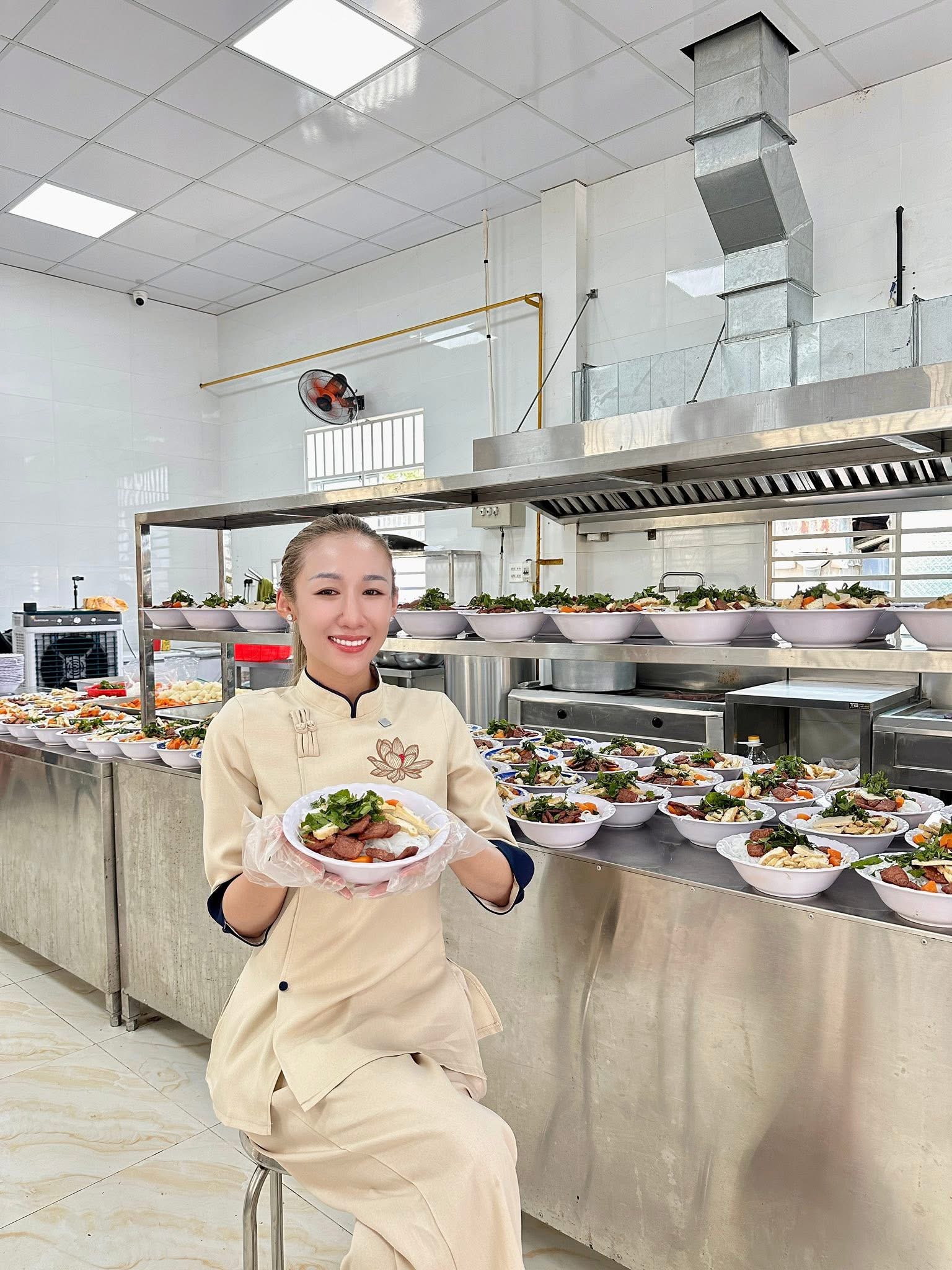 MÙNG 1 HOAN HY CÙNG BÀ CON