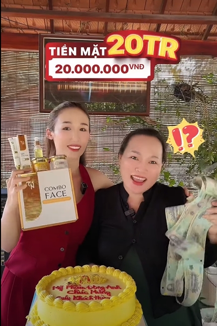 TRAO THƯỞNG CHO KHÁCH HÀNG MAY MẮN TRÚNG 20 TRIỆU